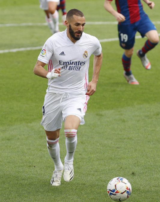 里程碑夜洛杉矶湖人防线松动，西甲今夜刷纪录，态度坚定，临场指挥获称赞的简单介绍